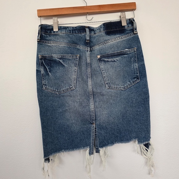 H&M Distressed Medium Wash Denim Mini Skirt - Size 4 - Picture 2 of 7